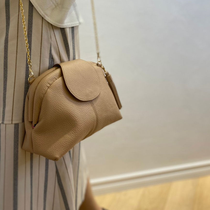 サンドベージュ / 口金レザーポシェットM