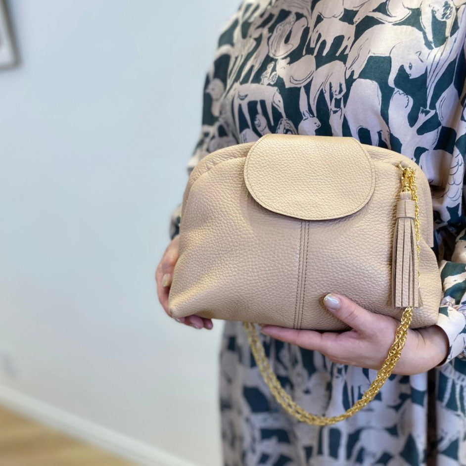 サンドベージュ / 口金レザーポシェットM