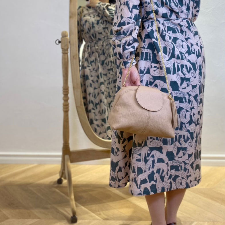 サンドベージュ / 口金レザーポシェットM