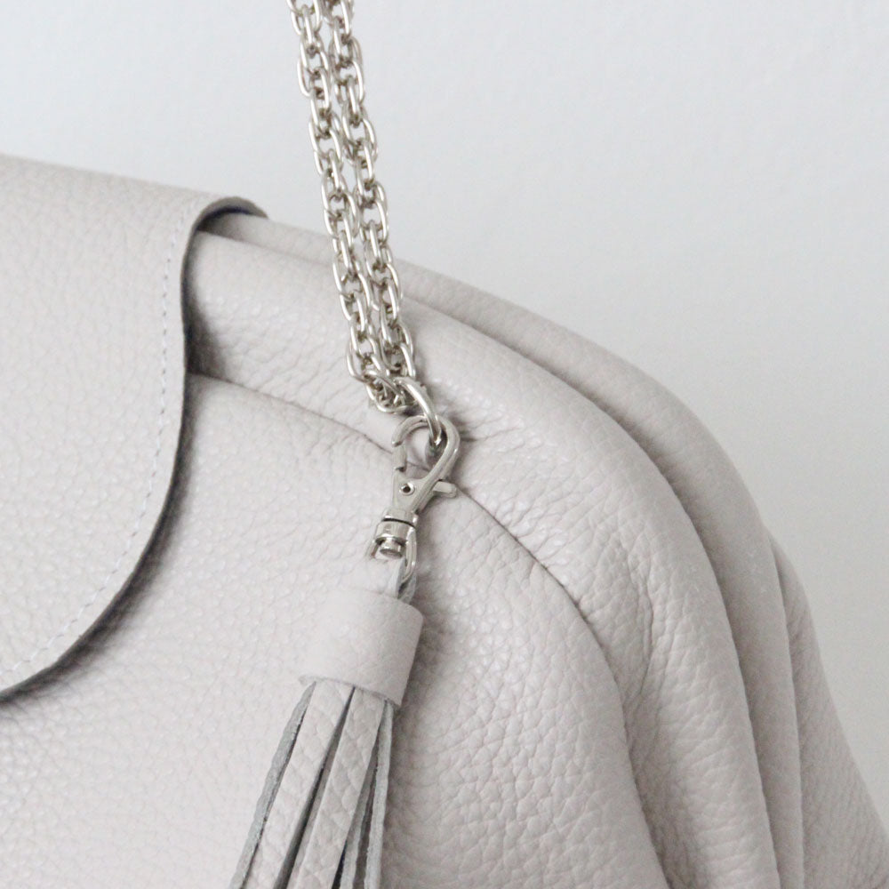 ポーセリンベージュ / 口金レザーポシェットL