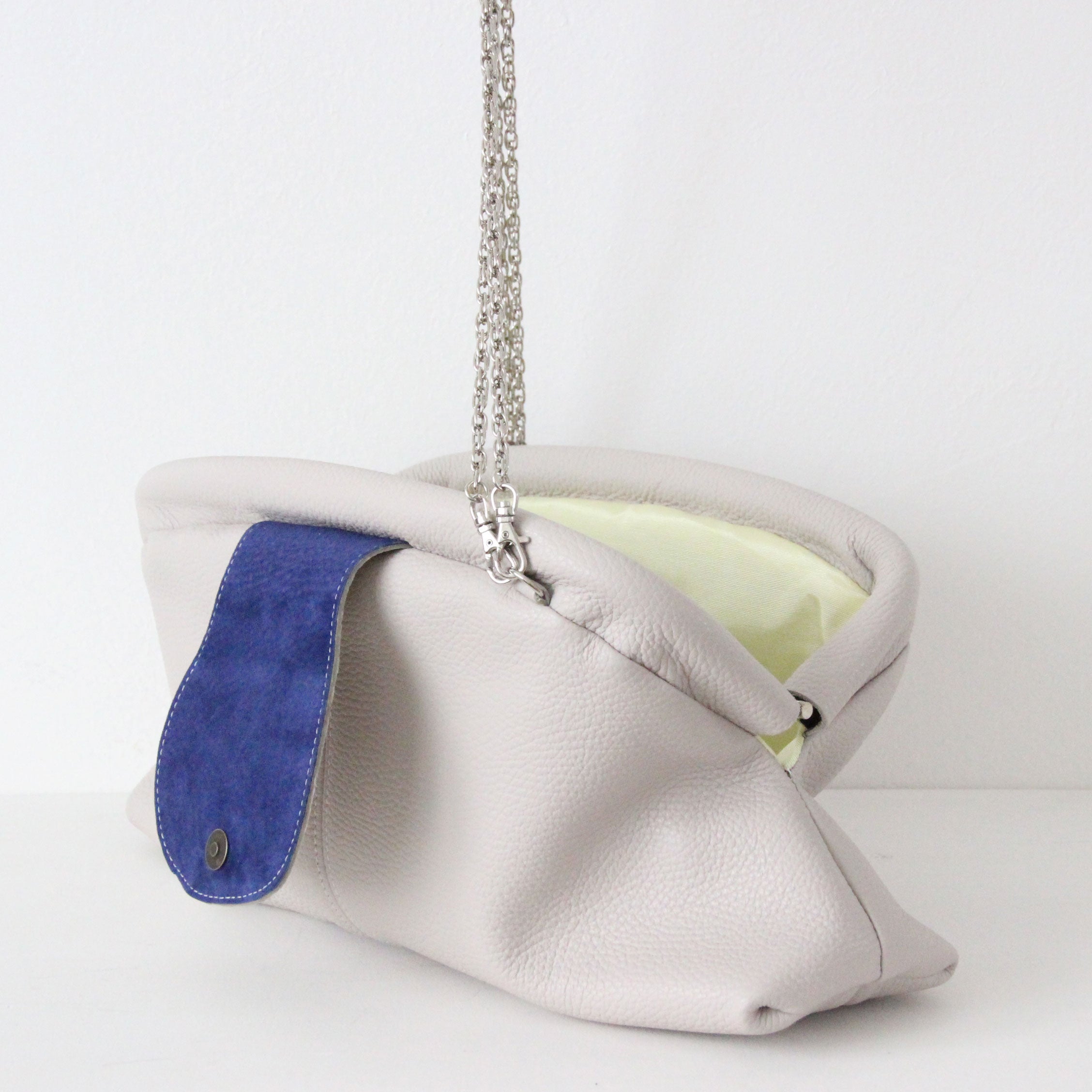 ポーセリンベージュ / 口金レザーポシェットL