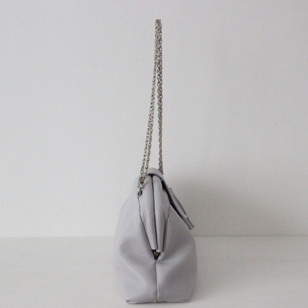 アイスグレー / 口金レザーポシェットL