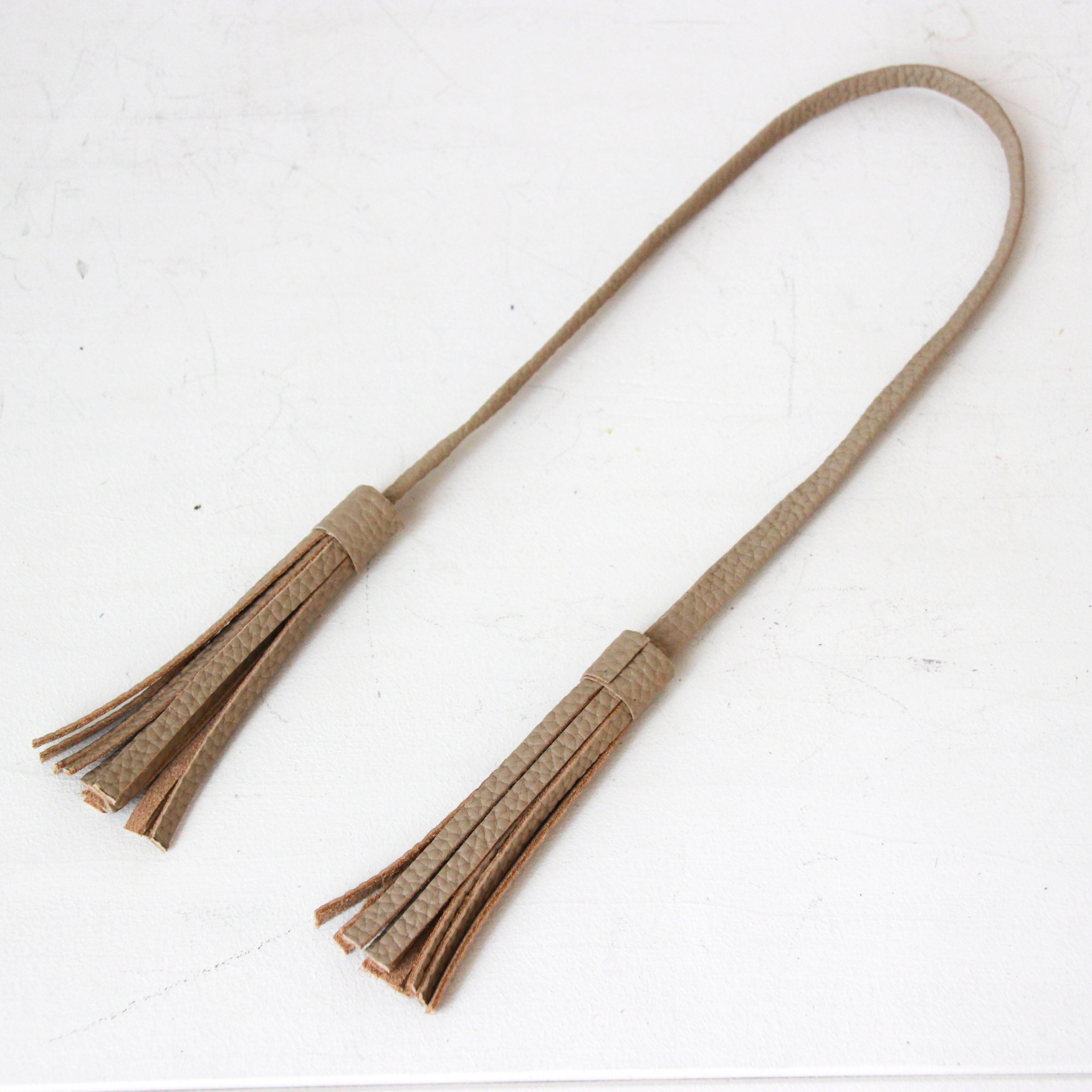 ベージュ / レザータッセル