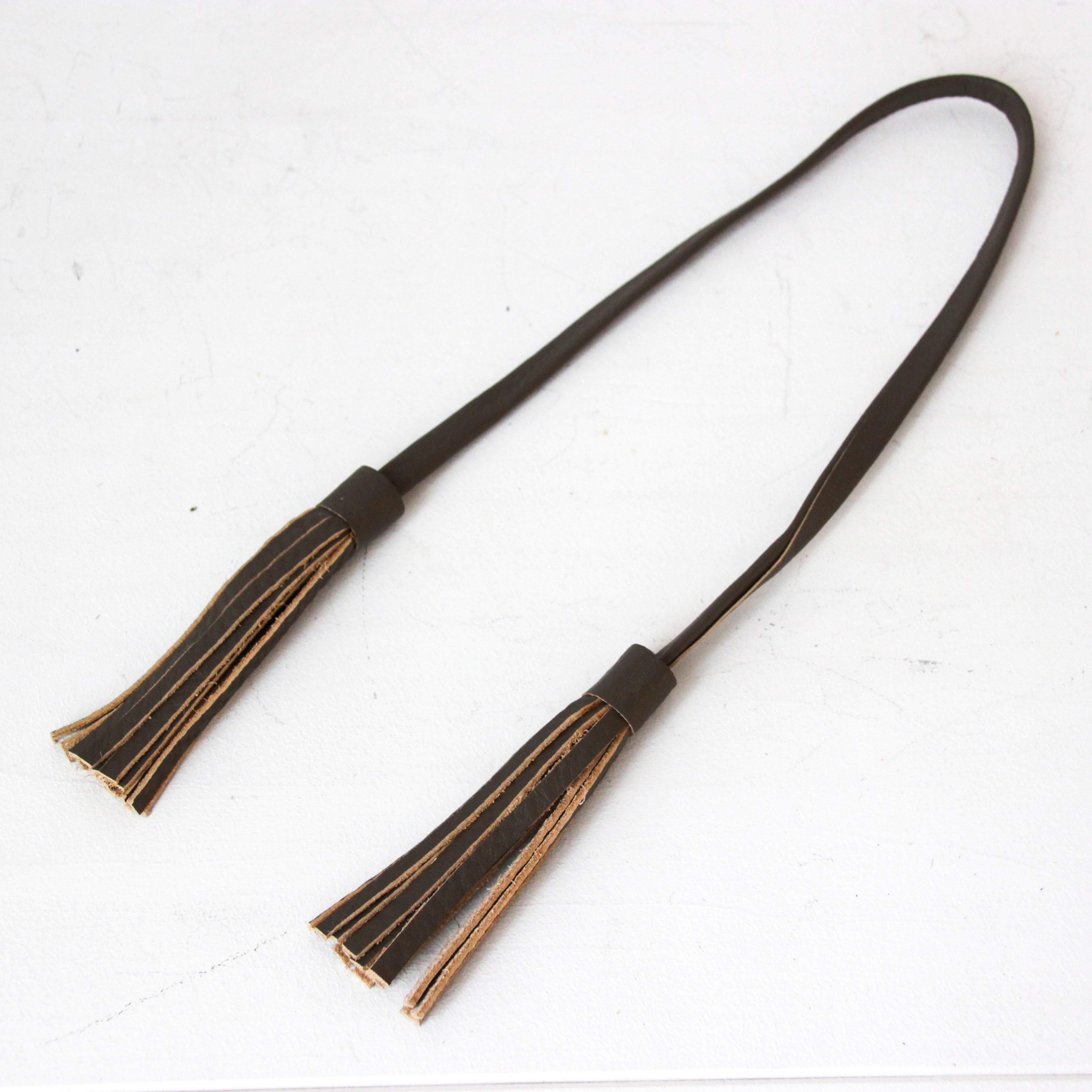 グレージュ / レザータッセル