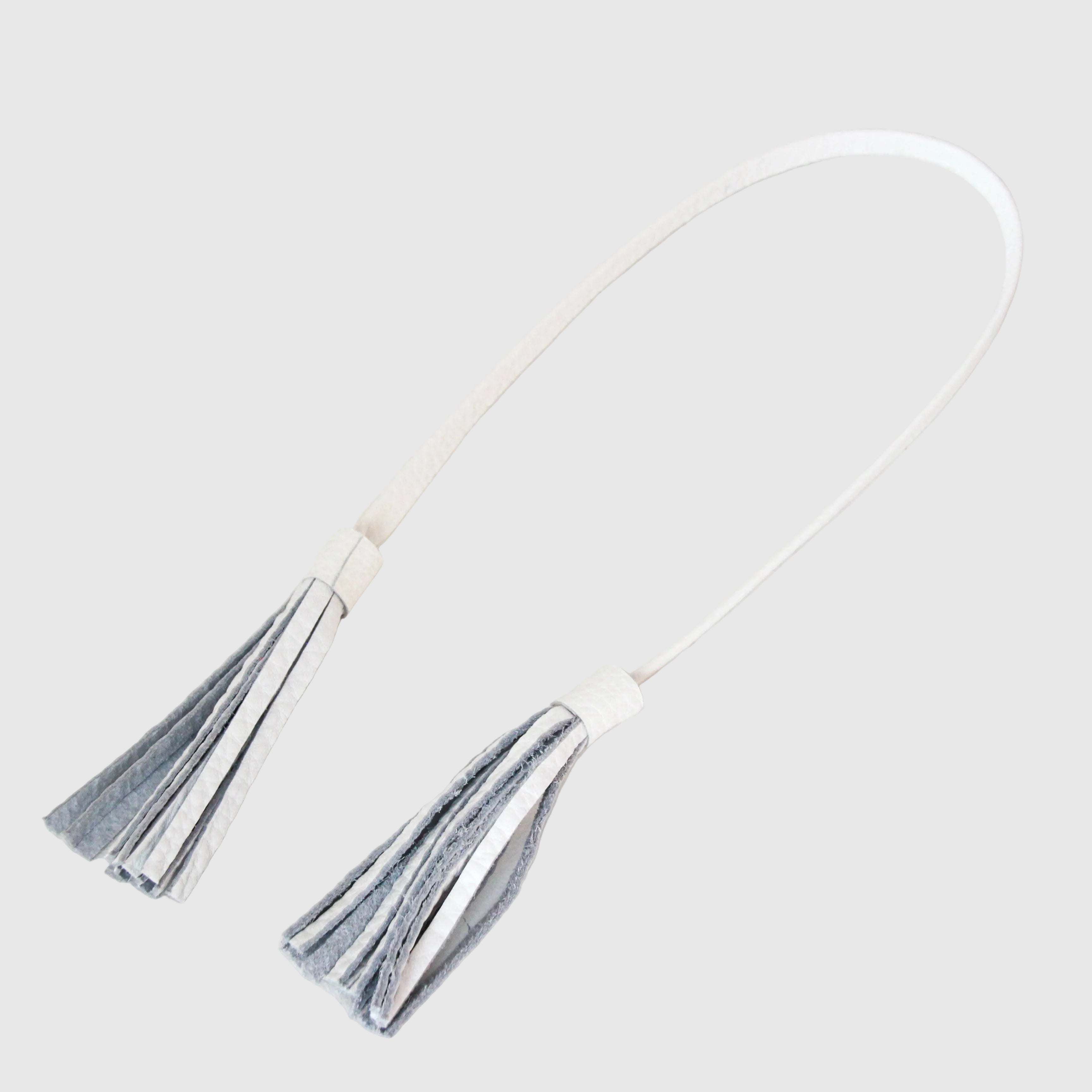 ピュアホワイト / レザータッセル