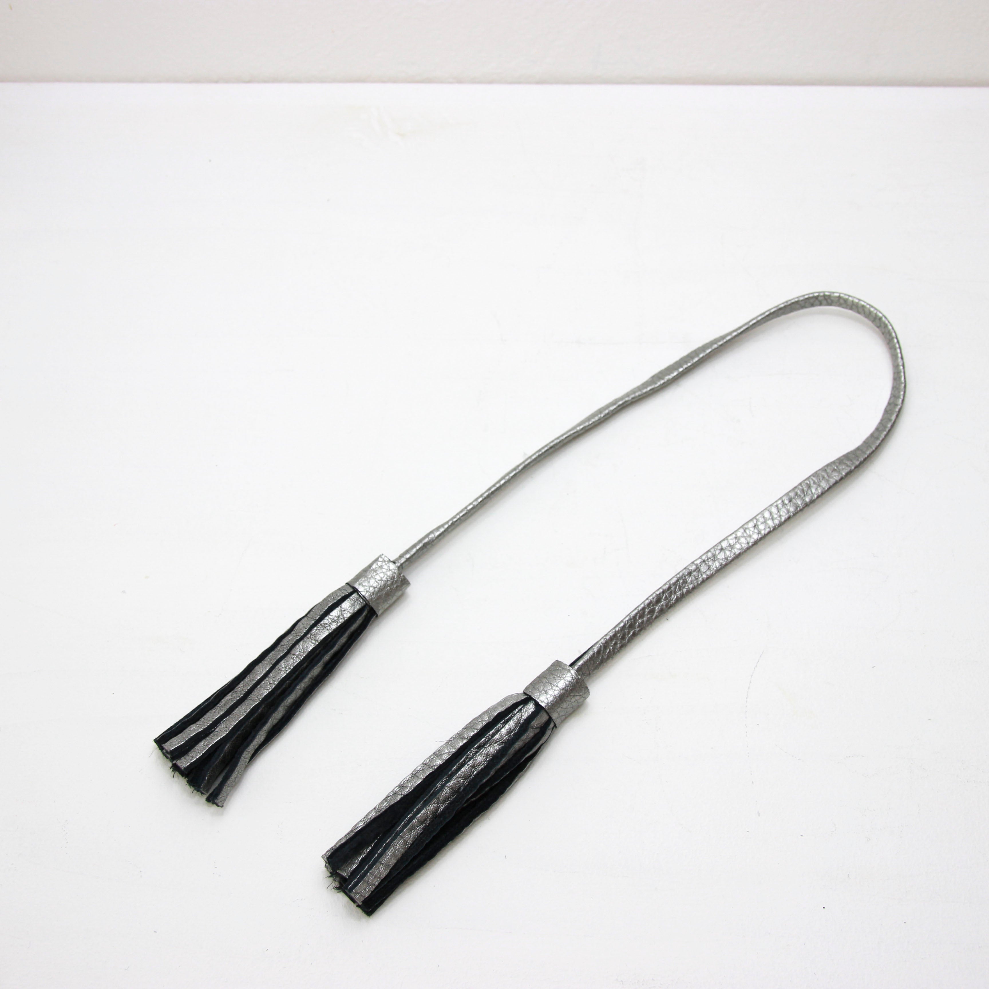 シルバー / レザータッセル