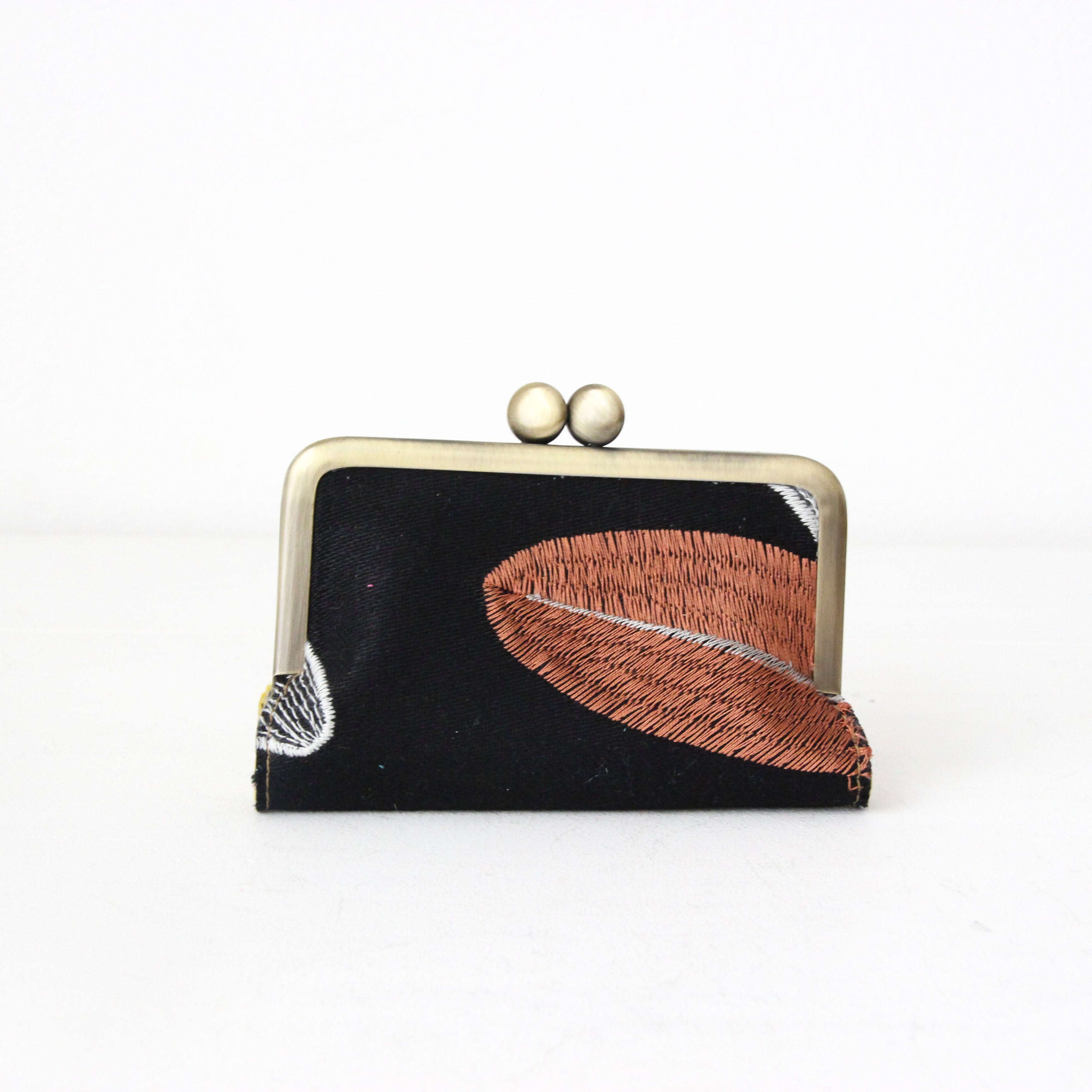 黒リネン刺繍 / カードケース