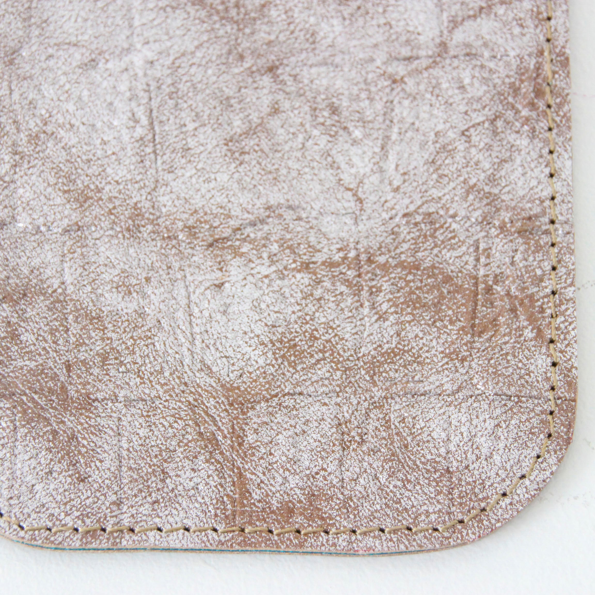 型押しシャイニーブロンズ / めがねケース